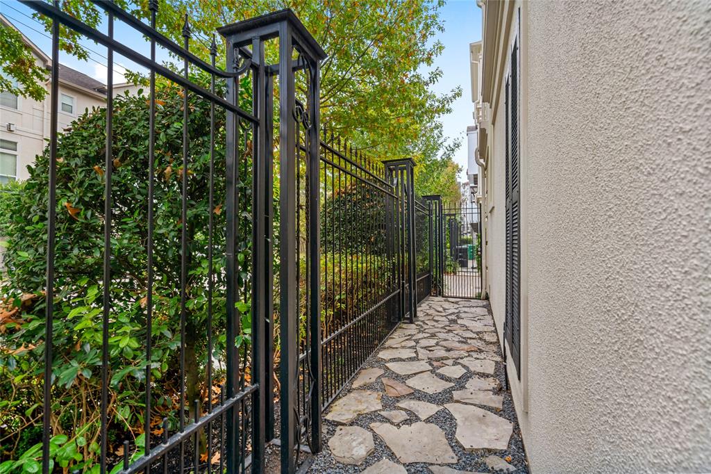 4305 3 Feagan Street, Houston, Texas 77007, 3 Bedrooms Bedrooms, 5 Rooms Rooms,3 BathroomsBathrooms,Single-family,For Sale,Feagan,75877431