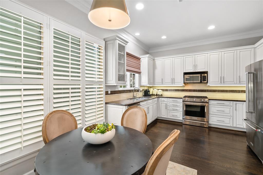 4305 3 Feagan Street, Houston, Texas 77007, 3 Bedrooms Bedrooms, 5 Rooms Rooms,3 BathroomsBathrooms,Single-family,For Sale,Feagan,75877431