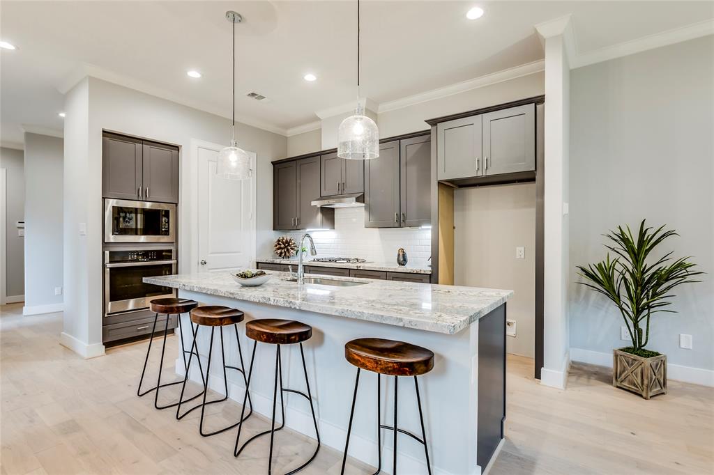 420 2 POLK Street, Houston, Texas 77019, 3 Bedrooms Bedrooms, 11 Rooms Rooms,2 BathroomsBathrooms,Single-family,For Sale,POLK,54845633
