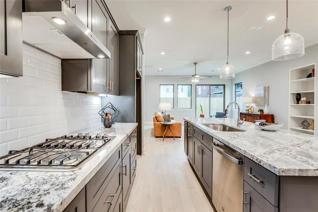 420 2 POLK Street, Houston, Texas 77019, 3 Bedrooms Bedrooms, 11 Rooms Rooms,2 BathroomsBathrooms,Single-family,For Sale,POLK,54845633