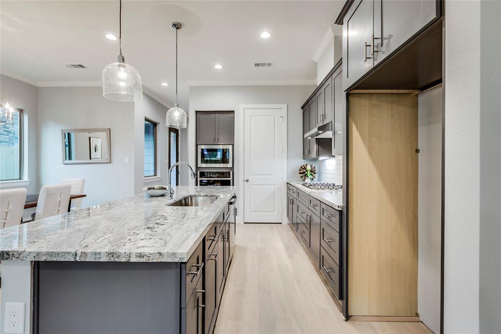420 2 POLK Street, Houston, Texas 77019, 3 Bedrooms Bedrooms, 11 Rooms Rooms,2 BathroomsBathrooms,Single-family,For Sale,POLK,54845633