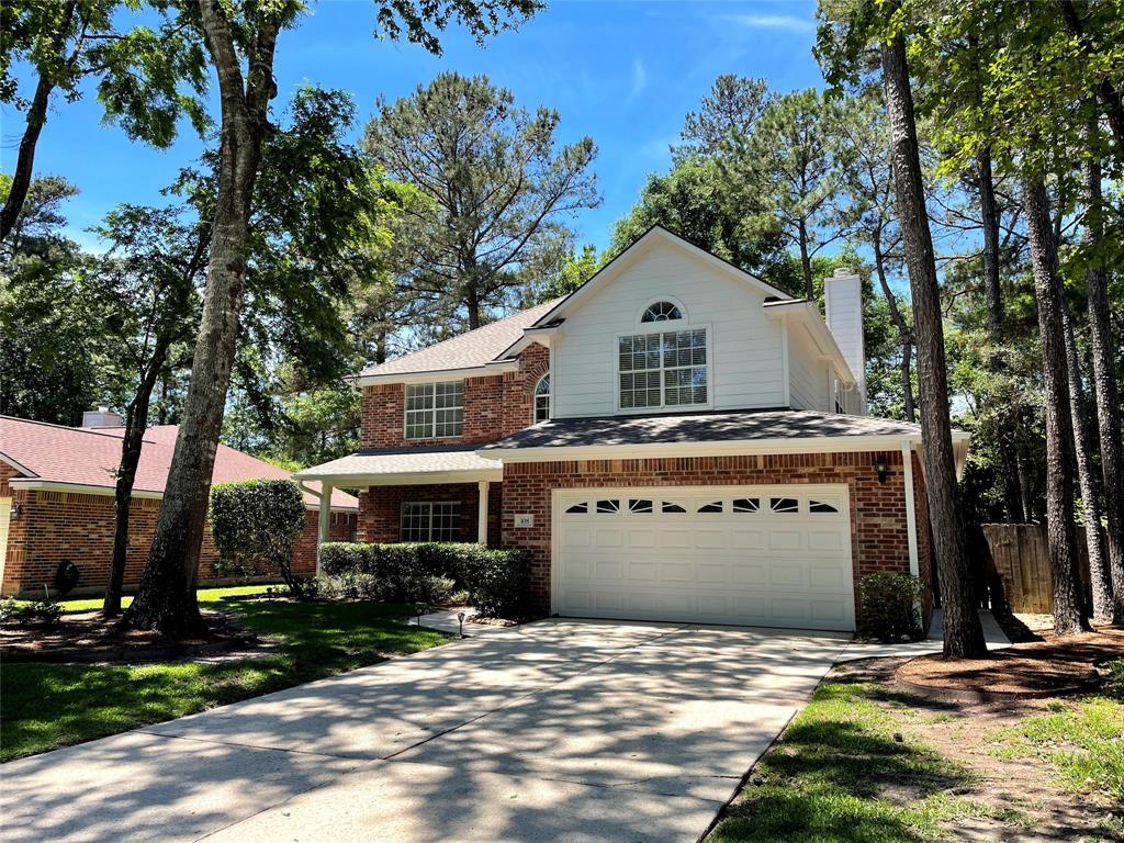 108 W Russet Grove Circle The Woodlands, Texas Must see!! Beautiful four bedroom, 2.5 bath home in Alden Bridge. Well maintained inside and out! Formal dining room, kitchen features stainless steel appliances (refrigerator included!) Enjoy the outdoors with the large backyard porch and shade trees, great for entertaining. The upstairs features 4 spacious bedrooms. The master bath features dual vanities, separate shower and tub. Enjoy The Woodlands living, easy access to I-45, Make your appointment today!