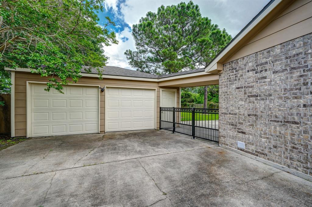 2713 Dow Circle, Deer Park, TX 77536