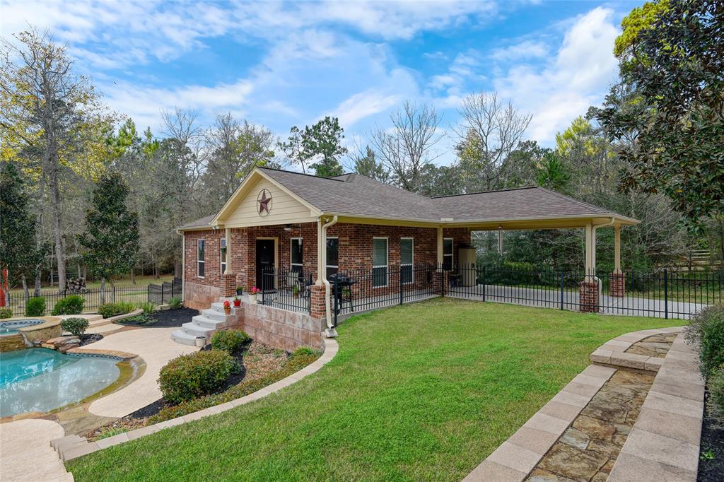 8995 Forest Lake Drive, Montgomery TX 77316