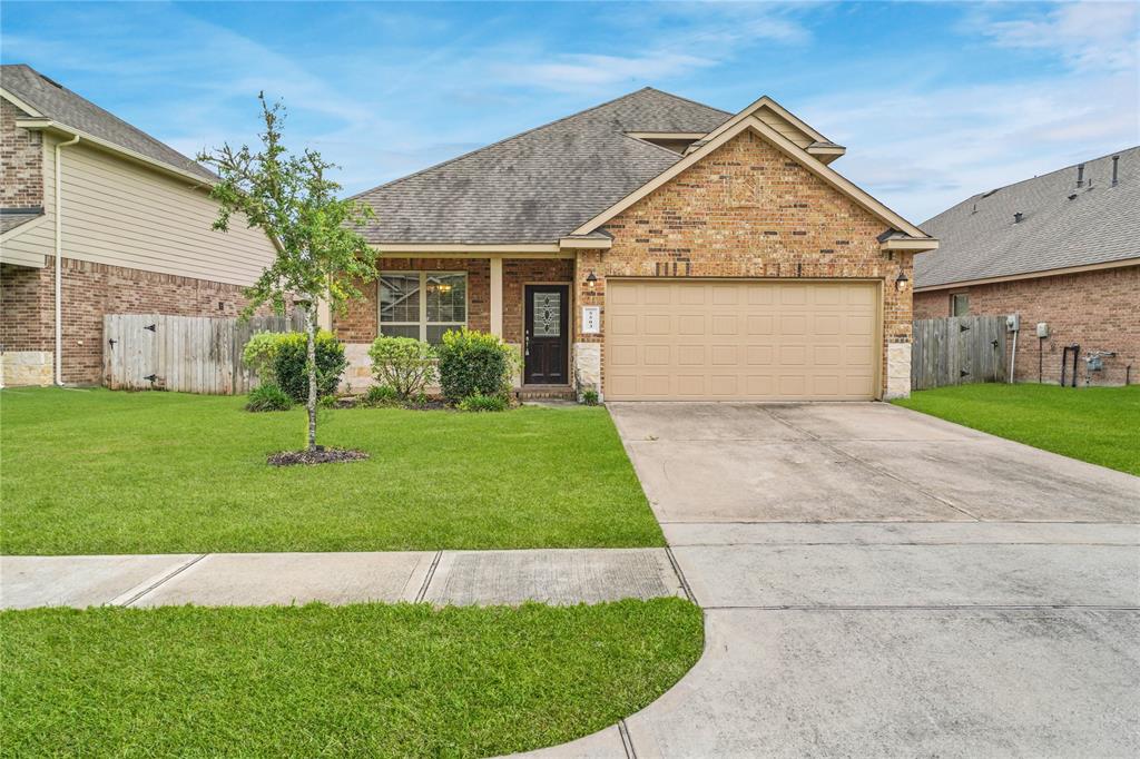 5503 Glenfield Spring Lane Spring, Texas BEAUTIFUL 1.5 STORY AND 4 BEDROOMS AND 3 FULL BATHROOMS HOME. HUGE FAMILY ROOM AND ONE BEDROOM WITH FULL BATHROOM UPSTAIRS.
OPEN KITCHEN TO FAMILY ROOM GRANITE COUNTERTOPS AND ALL APPLIANCES ARE STAINLESS STEEL.
WHAT ARE YOU WAITING TO CALL THIS HOME.