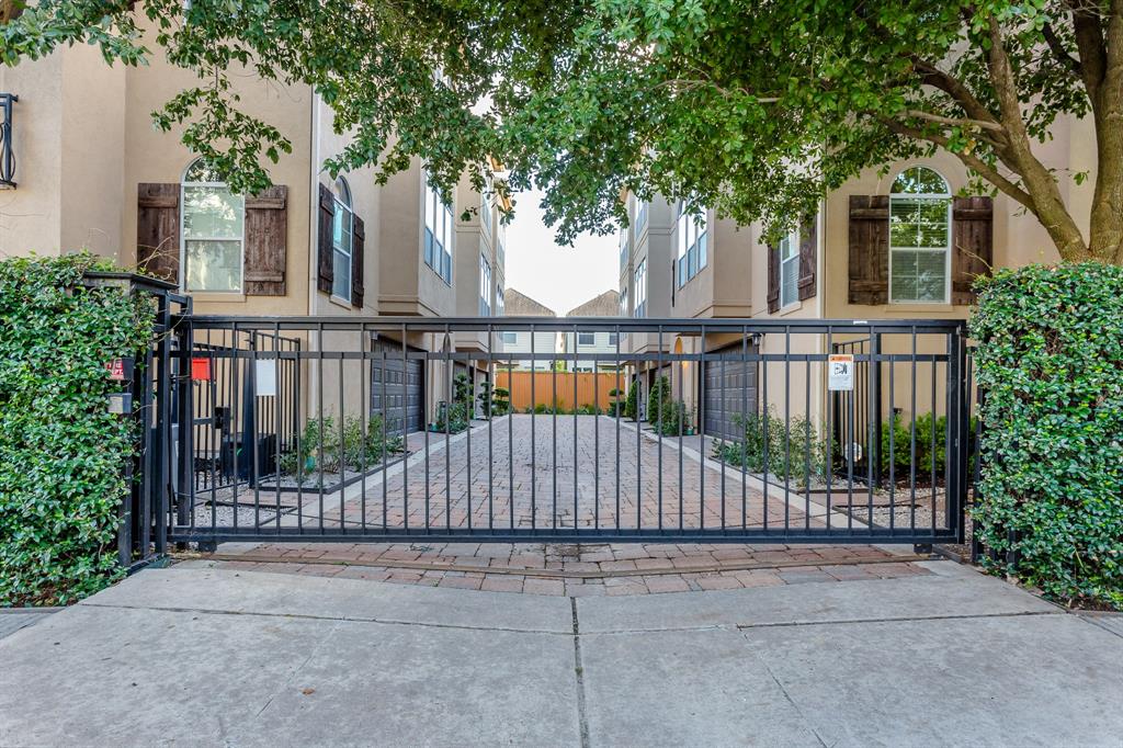 5715 3 Kansas Street, Houston, Texas 77007, 3 Bedrooms Bedrooms, 6 Rooms Rooms,3 BathroomsBathrooms,Townhouse/condo,For Sale,Kansas,47558014