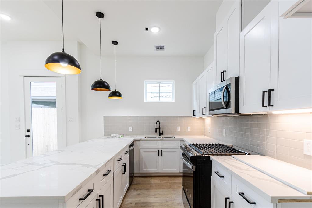 3210 2 Live Oak Street, Houston, Texas 77004, 3 Bedrooms Bedrooms, 4 Rooms Rooms,2 BathroomsBathrooms,Single-family,For Sale,Live Oak,77869192