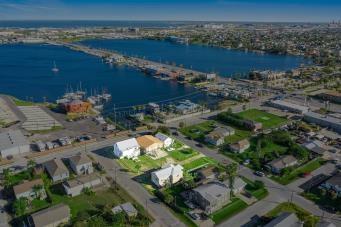 6203 Heards Lane, Galveston, Texas 77551, ,Lots,For Sale,Heards,37283323