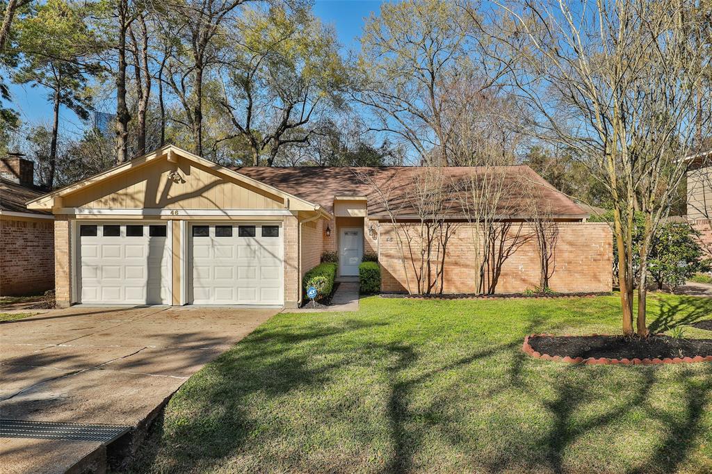 46 N Deerfoot Circle The Woodlands, Texas Great Location! Newly rehabbed and spacious one story home, that is move in ready! New floors, carpet, baths with marble counter tops, interior paint with neutral color palette through out. Kitchen with granite counter tops, has tons of counter space. Home features a nice open concept, formal dining room and breakfast room in the kitchen. Very large Master bedroom suite with a private sitting area. Walking distance to The Woodlands Mall, Market Street and all of the good things Woodlands has to offer. Two minutes away from I-45. Zoned to the highly acclaimed Woodlands schools.