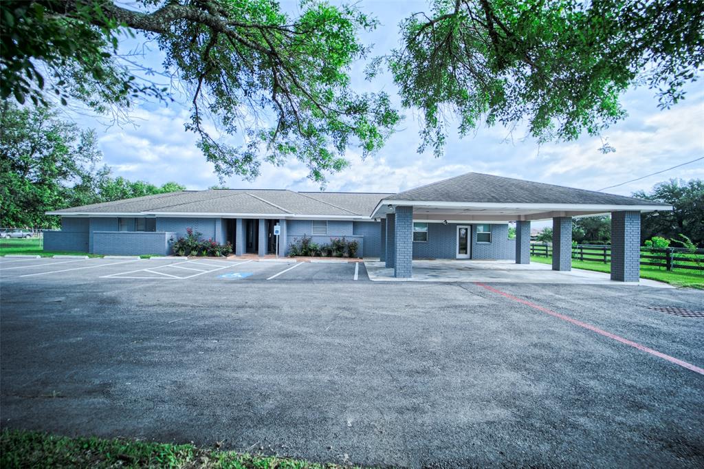 24650 Clay Road Katy, Texas Beautifully renovated and updated house, can be either/both residential and commercial - live and operate your business from same location. Spacious back yard suitable for additional building, or additional parking for company vehicles, etc.
Unrestricted.
Please watch Video Tour.
