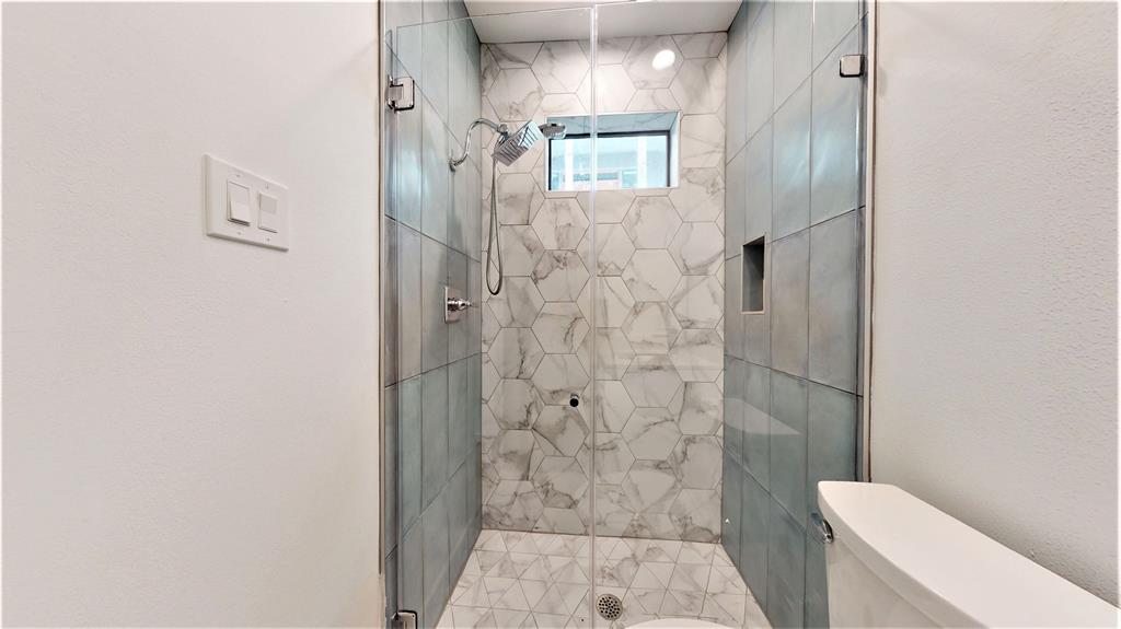 609 4 Memorial Heights Drive, Houston, Texas 77007, 3 Bedrooms Bedrooms, 7 Rooms Rooms,3 BathroomsBathrooms,Single-family,For Sale,Memorial Heights,56918490