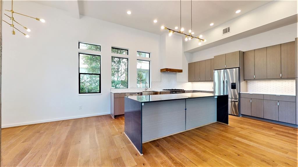609 4 Memorial Heights Drive, Houston, Texas 77007, 3 Bedrooms Bedrooms, 7 Rooms Rooms,3 BathroomsBathrooms,Single-family,For Sale,Memorial Heights,56918490