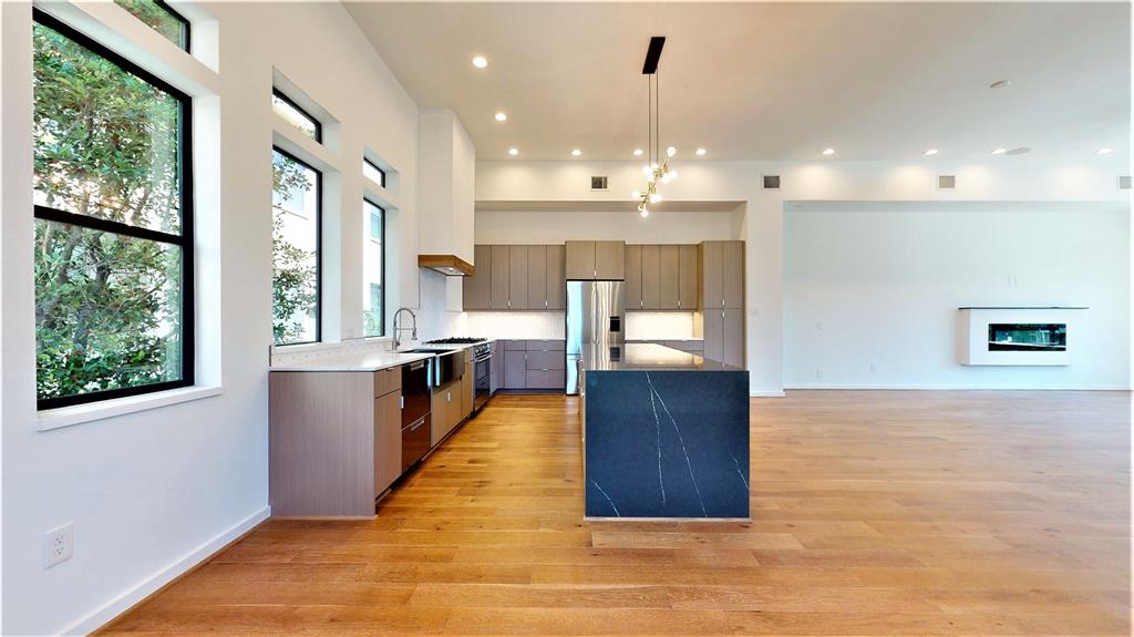 609 4 Memorial Heights Drive, Houston, Texas 77007, 3 Bedrooms Bedrooms, 7 Rooms Rooms,3 BathroomsBathrooms,Single-family,For Sale,Memorial Heights,56918490