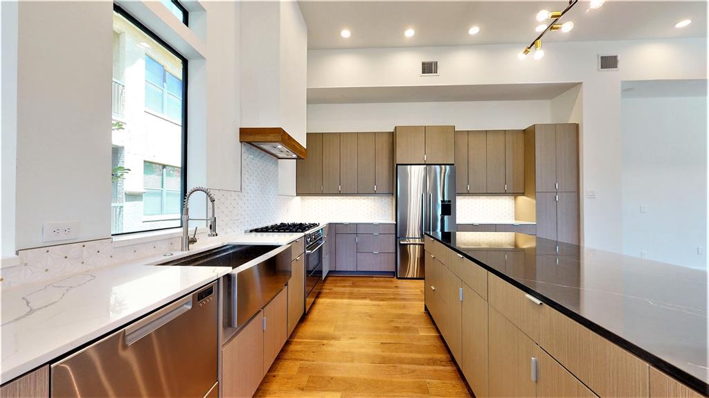 609 4 Memorial Heights Drive, Houston, Texas 77007, 3 Bedrooms Bedrooms, 7 Rooms Rooms,3 BathroomsBathrooms,Single-family,For Sale,Memorial Heights,56918490