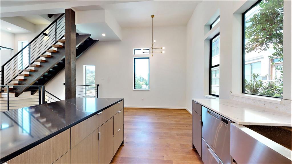 609 4 Memorial Heights Drive, Houston, Texas 77007, 3 Bedrooms Bedrooms, 7 Rooms Rooms,3 BathroomsBathrooms,Single-family,For Sale,Memorial Heights,56918490