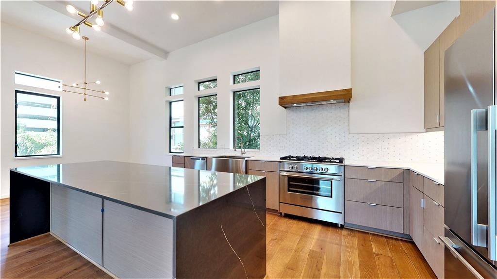 609 4 Memorial Heights Drive, Houston, Texas 77007, 3 Bedrooms Bedrooms, 7 Rooms Rooms,3 BathroomsBathrooms,Single-family,For Sale,Memorial Heights,56918490
