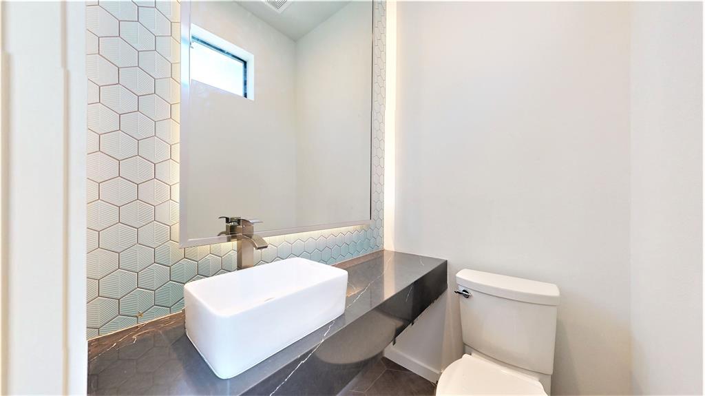 609 4 Memorial Heights Drive, Houston, Texas 77007, 3 Bedrooms Bedrooms, 7 Rooms Rooms,3 BathroomsBathrooms,Single-family,For Sale,Memorial Heights,56918490