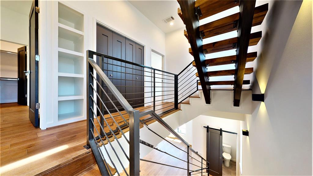 609 4 Memorial Heights Drive, Houston, Texas 77007, 3 Bedrooms Bedrooms, 7 Rooms Rooms,3 BathroomsBathrooms,Single-family,For Sale,Memorial Heights,56918490