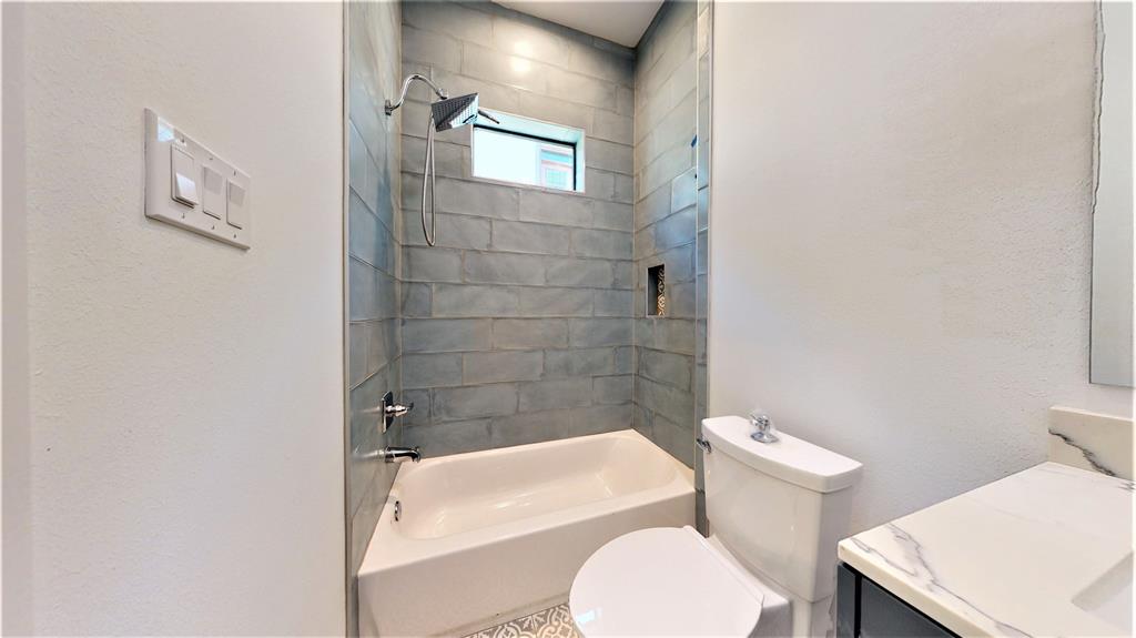 609 4 Memorial Heights Drive, Houston, Texas 77007, 3 Bedrooms Bedrooms, 7 Rooms Rooms,3 BathroomsBathrooms,Single-family,For Sale,Memorial Heights,56918490