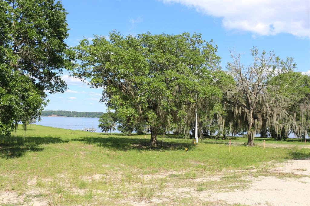 109 Autumn Shores DR, Onalaska, TX 77360