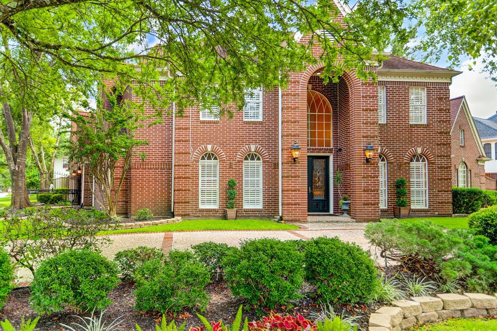 5503 Linden Court Spring, Texas Grand Double Door Entry opens up into the perfect Family Home. This custom home built by Bob Cabaniss has beautiful millwork throughout. Walk in Pantry, Double Oven, Large Island with Cooktop. Spacious Master Retreat opens up to the beautifully landscaped pool. California Closets in Primary Closets along with Steam Shower, Plantation Shutters throughout, Central Vacuum are just a few of the many custom details this home has to offer. Oversized Bedrooms with even more spacious walk in closets. Entertainers Dream, Game Room, Wet Bar, Media Room, Weight Room! Separate entrance leads from the pool to Media Room upstairs. Multiple cars no problem...Circle Drive, Side drive and 3 car garage help eliminate the Car Shuffle. Walking distance to Tennis Courts, Elementary School and Neighborhood Pool.