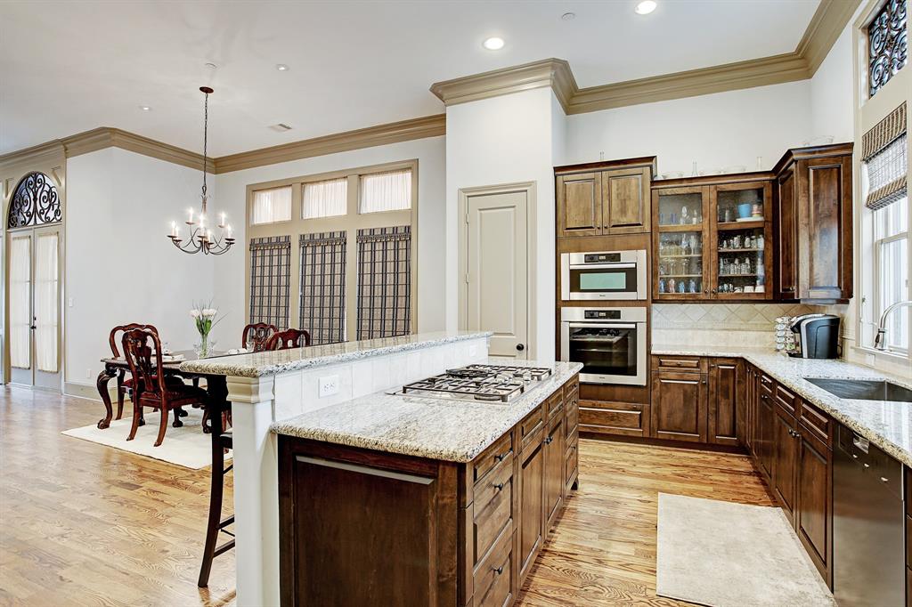 1307 4 Rosedale Street, Houston, Texas 77004, 3 Bedrooms Bedrooms, 9 Rooms Rooms,4 BathroomsBathrooms,Townhouse/condo,For Sale,Rosedale,66048480