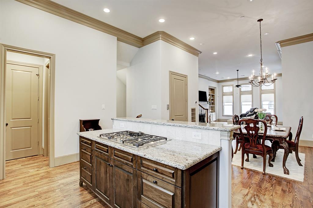 1307 4 Rosedale Street, Houston, Texas 77004, 3 Bedrooms Bedrooms, 9 Rooms Rooms,4 BathroomsBathrooms,Townhouse/condo,For Sale,Rosedale,66048480