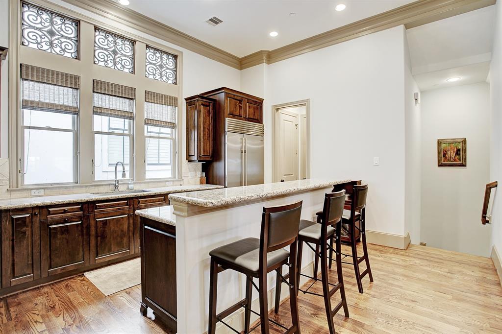 1307 4 Rosedale Street, Houston, Texas 77004, 3 Bedrooms Bedrooms, 9 Rooms Rooms,4 BathroomsBathrooms,Townhouse/condo,For Sale,Rosedale,66048480
