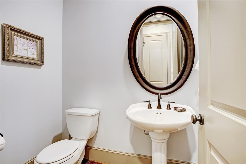 1307 4 Rosedale Street, Houston, Texas 77004, 3 Bedrooms Bedrooms, 9 Rooms Rooms,4 BathroomsBathrooms,Townhouse/condo,For Sale,Rosedale,66048480