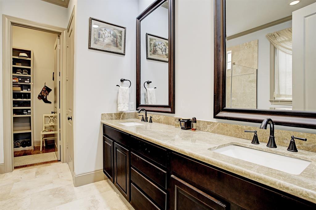 1307 4 Rosedale Street, Houston, Texas 77004, 3 Bedrooms Bedrooms, 9 Rooms Rooms,4 BathroomsBathrooms,Townhouse/condo,For Sale,Rosedale,66048480