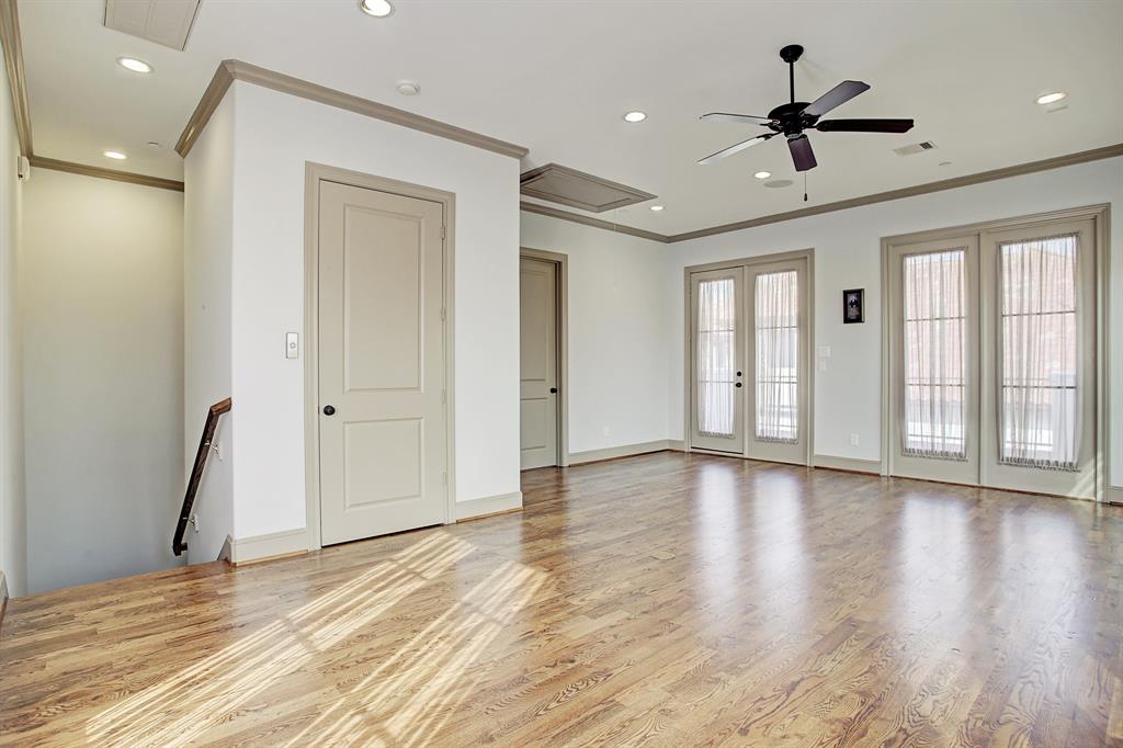 1307 4 Rosedale Street, Houston, Texas 77004, 3 Bedrooms Bedrooms, 9 Rooms Rooms,4 BathroomsBathrooms,Townhouse/condo,For Sale,Rosedale,66048480