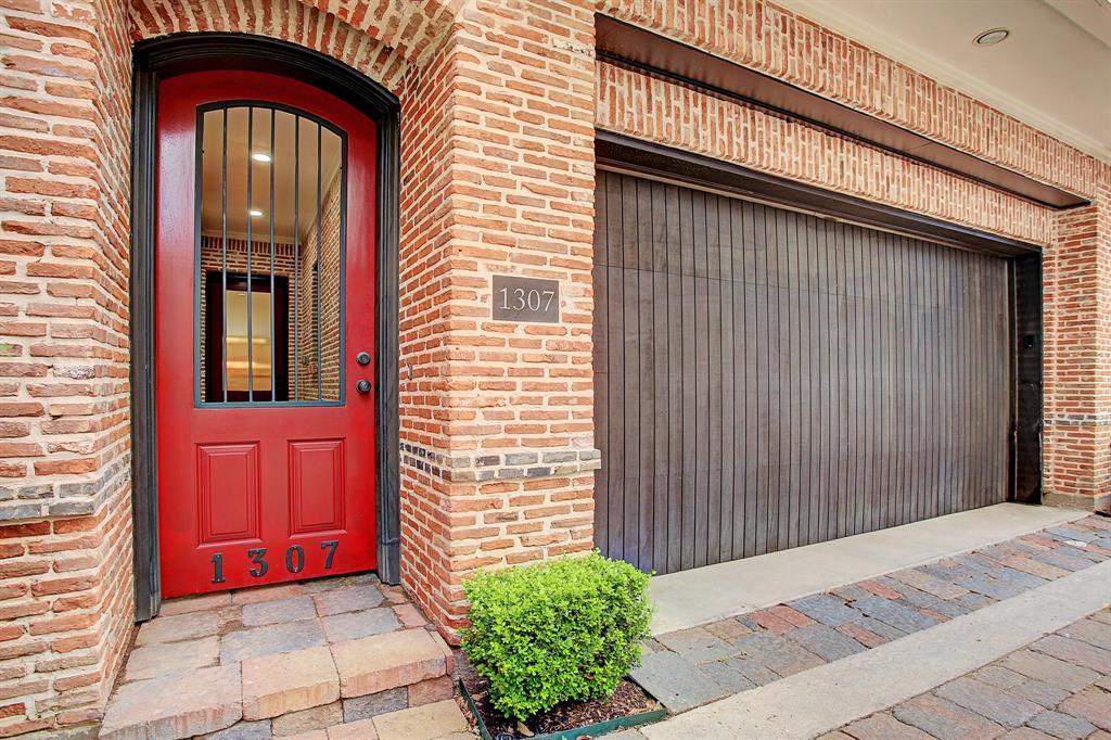 1307 4 Rosedale Street, Houston, Texas 77004, 3 Bedrooms Bedrooms, 9 Rooms Rooms,4 BathroomsBathrooms,Townhouse/condo,For Sale,Rosedale,66048480