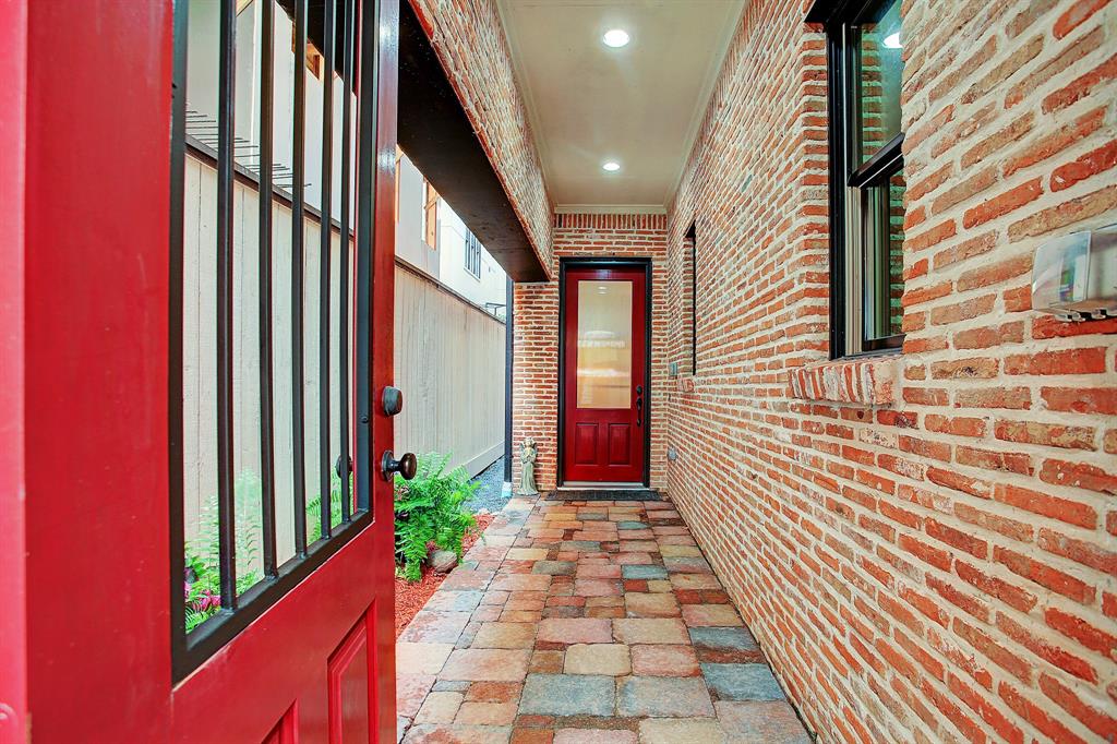 1307 4 Rosedale Street, Houston, Texas 77004, 3 Bedrooms Bedrooms, 9 Rooms Rooms,4 BathroomsBathrooms,Townhouse/condo,For Sale,Rosedale,66048480