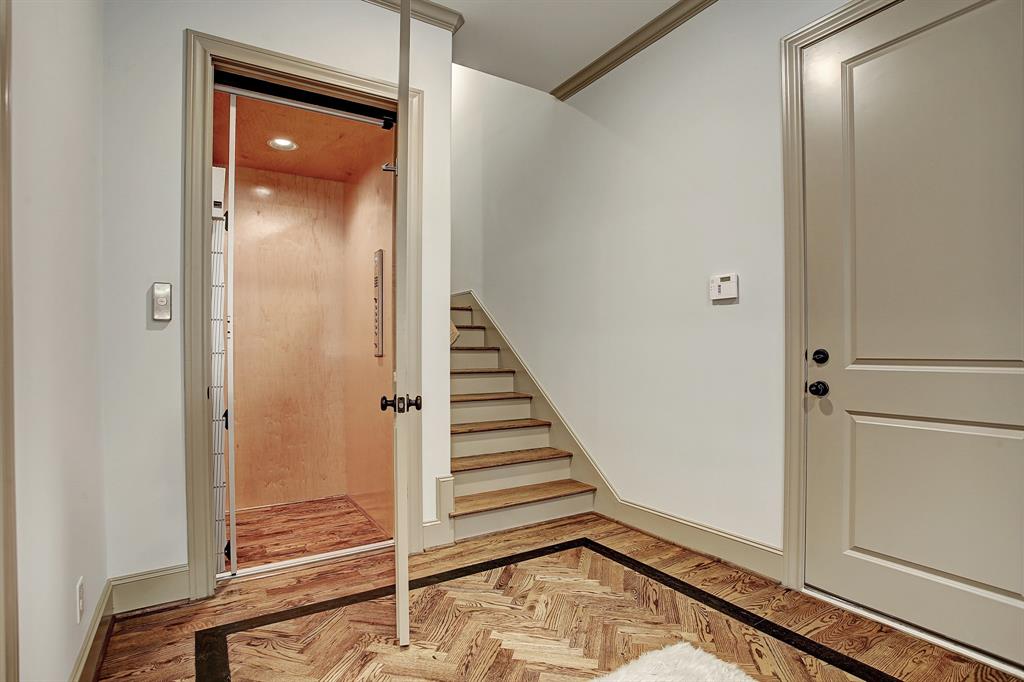 1307 4 Rosedale Street, Houston, Texas 77004, 3 Bedrooms Bedrooms, 9 Rooms Rooms,4 BathroomsBathrooms,Townhouse/condo,For Sale,Rosedale,66048480