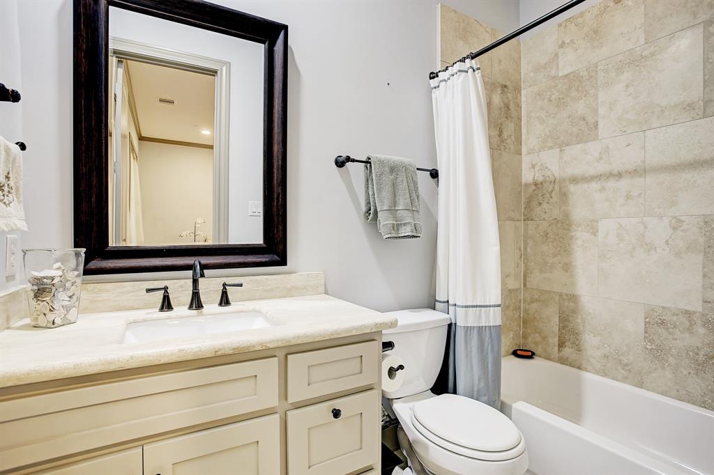1307 4 Rosedale Street, Houston, Texas 77004, 3 Bedrooms Bedrooms, 9 Rooms Rooms,4 BathroomsBathrooms,Townhouse/condo,For Sale,Rosedale,66048480