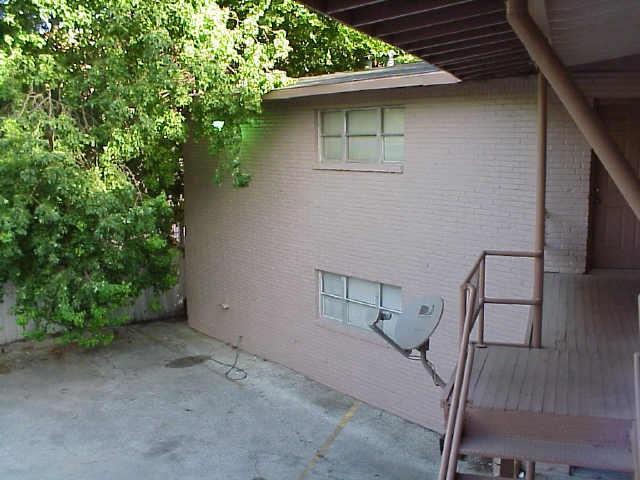 8 2 Briar Dale Court, Houston, Texas 77027, 2 Bedrooms Bedrooms, ,1 BathroomBathrooms,Multi-family,For Sale,Briar Dale,36141338