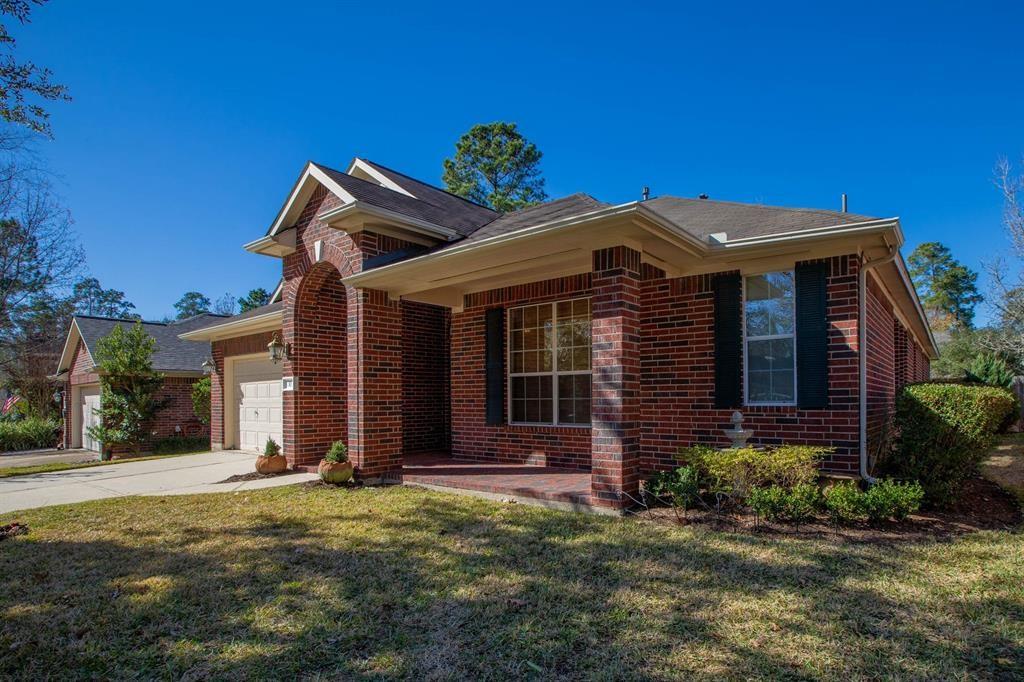 10 Jewelsford Drive The Woodlands, Texas Location Location! Adorable single story home in a great location! Refrigerator, washer and dryer are included. Move-in ready. New AC, new laminate and carpet floors, fresh painting, very nice landscape and back yard! High ceiling and open floor plan. This home has a large living room, formal dining and study rooms. Double sinks in master bathroom. Separate her and his walk in closets. Short walk to hightly rated Coulson Tough k-6 Elementary School, Crane-brook Park, tennis court and swimming pool. Close to The Woodlands High 9th grade campus, YMCA, library and shopping centers. Refrigerator, washer and dryer are included. Welcome to see!
