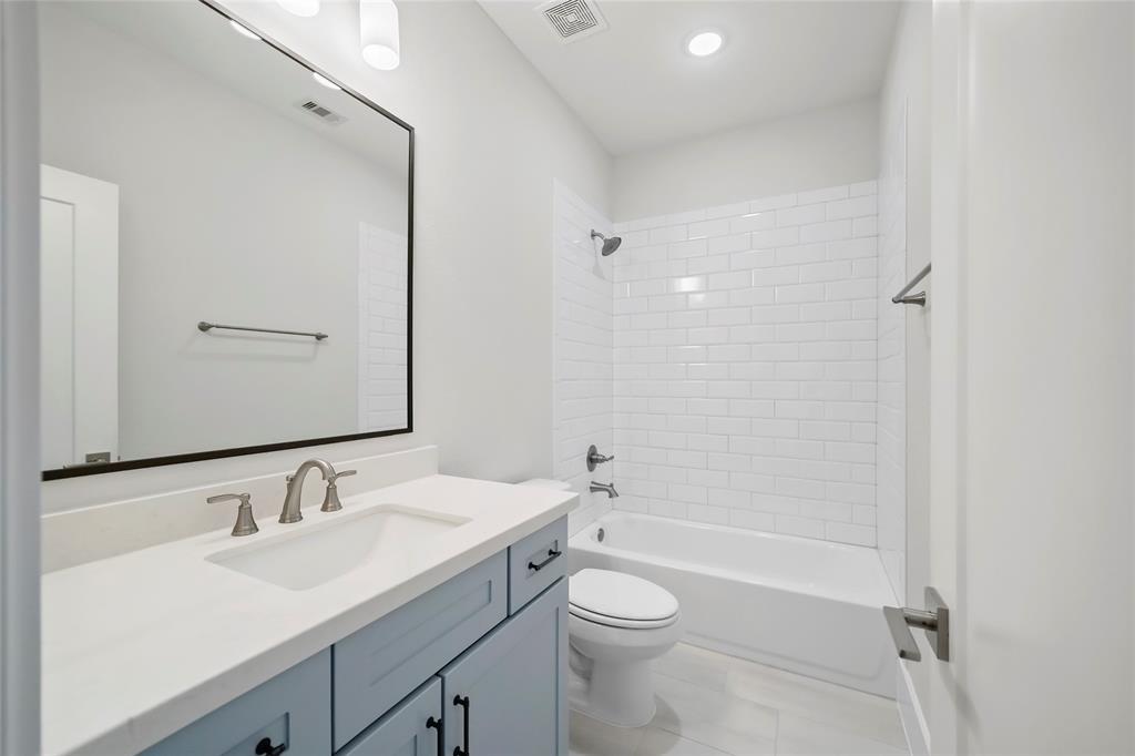 1957 2 Glosridge Drive, Houston, Texas 77055, 4 Bedrooms Bedrooms, 8 Rooms Rooms,4 BathroomsBathrooms,Single-family,For Sale,Glosridge,70918415