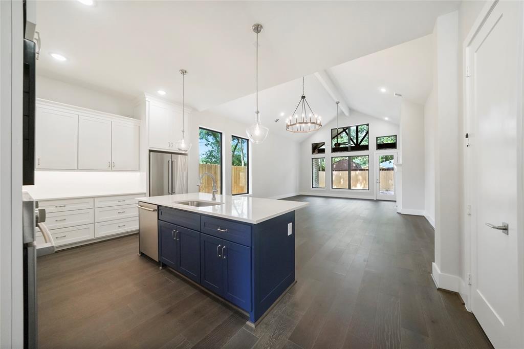 1957 2 Glosridge Drive, Houston, Texas 77055, 4 Bedrooms Bedrooms, 8 Rooms Rooms,4 BathroomsBathrooms,Single-family,For Sale,Glosridge,70918415