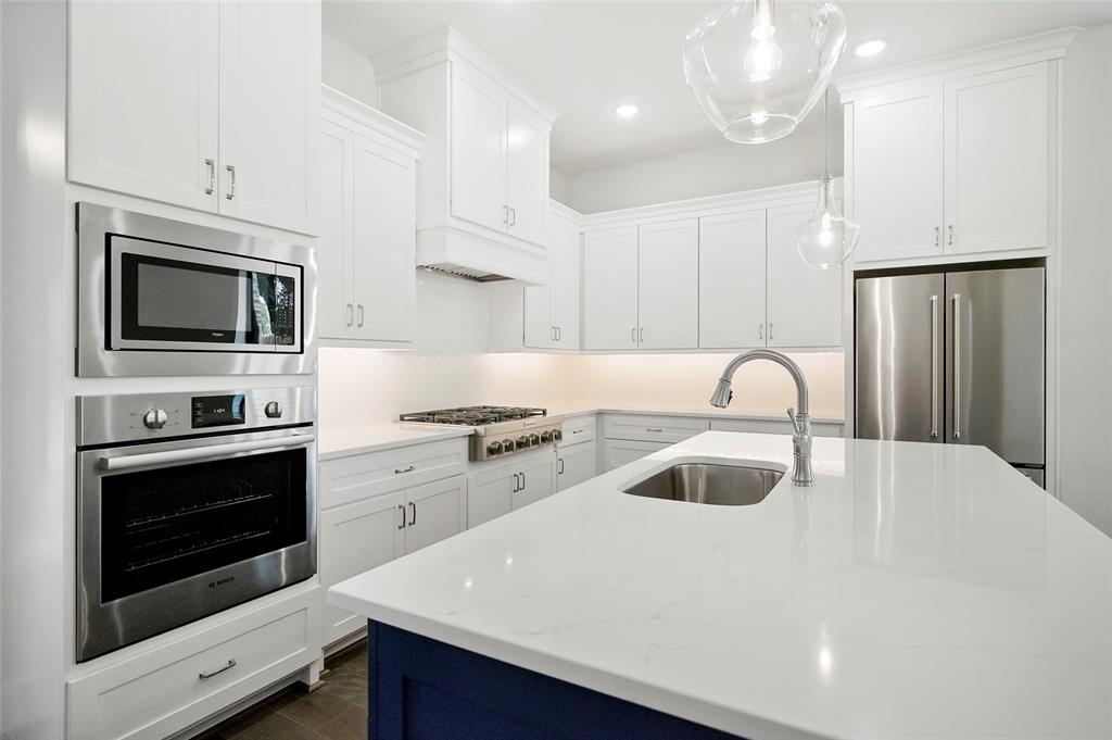 1957 2 Glosridge Drive, Houston, Texas 77055, 4 Bedrooms Bedrooms, 8 Rooms Rooms,4 BathroomsBathrooms,Single-family,For Sale,Glosridge,70918415