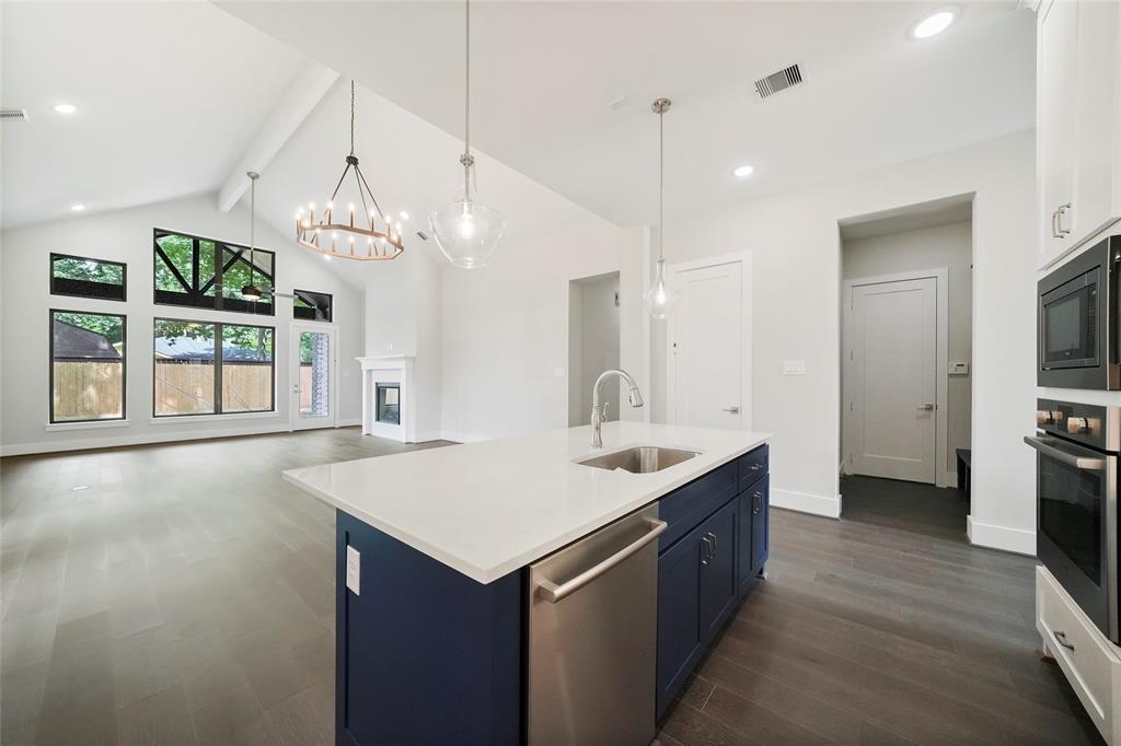 1957 2 Glosridge Drive, Houston, Texas 77055, 4 Bedrooms Bedrooms, 8 Rooms Rooms,4 BathroomsBathrooms,Single-family,For Sale,Glosridge,70918415