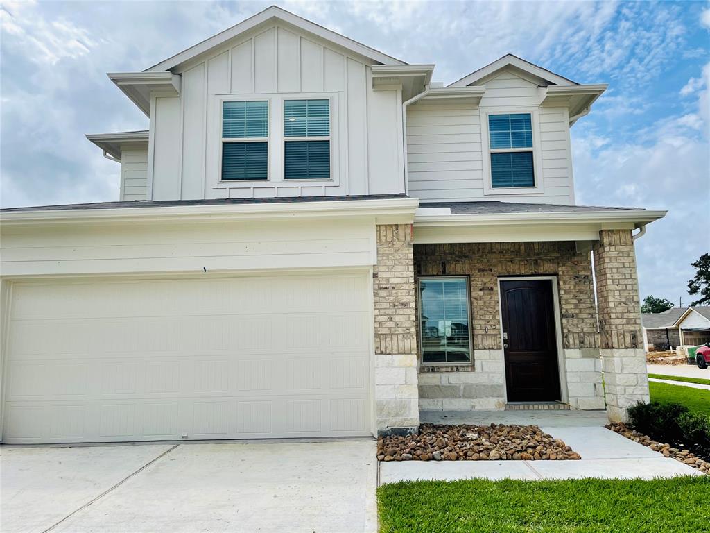 2302 Silver Plume Lane Spring, Texas MOVE IN READY! Brand new home on a corner lot. 4 Beds/ 2 Baths/ 1 half Bath. Open concept and high ceilings. Master bedroom downstairs. Great backyard with cozy porch. FRIDGE INCLUDED!
Is on a quiet neighborhood with a beauty community pool.