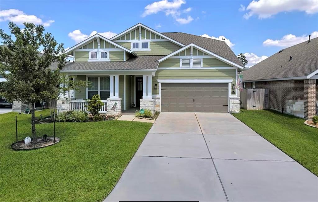 29550 Usonia Drive Spring, Texas This is an impeccably kept two story property located close in a wonderful commun. The home features an open family room and kitchen and also offers a formal living room, dining room, and three bedrooms. Neighborhood amenities include beautiful lakes, pool, playground and children’s pool. The location is excellent with easy access to I45, the Hardy Toll Road, and Highway 99. Great shopping and restaurants are located just minutes away. Excellent CISD schools make this one property that will not last long on the market!