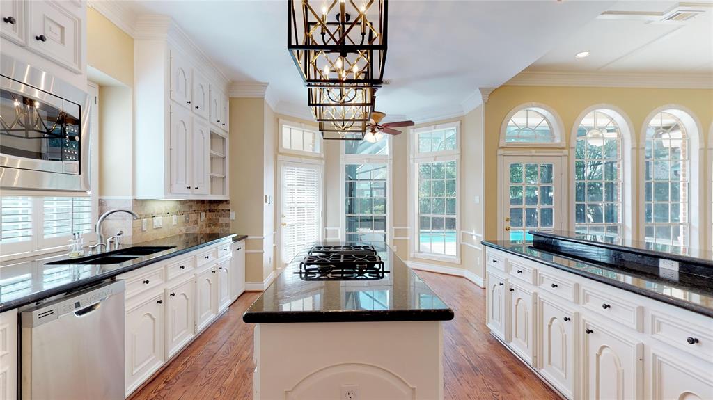 9307 2 Shady Lane Circle, Houston, Texas 77063, 4 Bedrooms Bedrooms, 12 Rooms Rooms,3 BathroomsBathrooms,Single-family,For Sale,Shady Lane,80929847