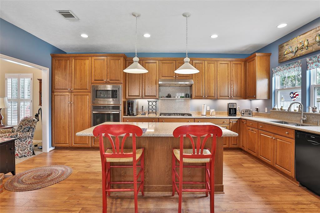 111 2 4th Street, Sugar Land, Texas 77498, 3 Bedrooms Bedrooms, 6 Rooms Rooms,2 BathroomsBathrooms,Single-family,For Sale,4th,77591741