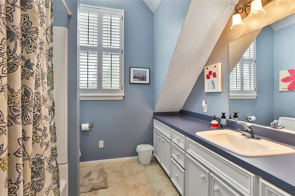 111 2 4th Street, Sugar Land, Texas 77498, 3 Bedrooms Bedrooms, 6 Rooms Rooms,2 BathroomsBathrooms,Single-family,For Sale,4th,77591741