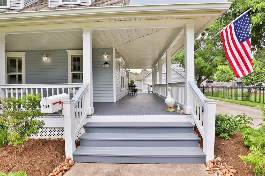 111 2 4th Street, Sugar Land, Texas 77498, 3 Bedrooms Bedrooms, 6 Rooms Rooms,2 BathroomsBathrooms,Single-family,For Sale,4th,77591741