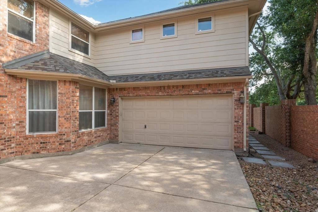 6002 2 Briar Hill Court, Sugar Land, Texas 77479, 4 Bedrooms Bedrooms, 13 Rooms Rooms,3 BathroomsBathrooms,Single-family,For Sale,Briar Hill,23864190