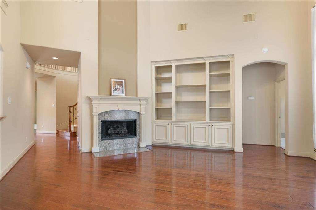 6002 2 Briar Hill Court, Sugar Land, Texas 77479, 4 Bedrooms Bedrooms, 13 Rooms Rooms,3 BathroomsBathrooms,Single-family,For Sale,Briar Hill,23864190