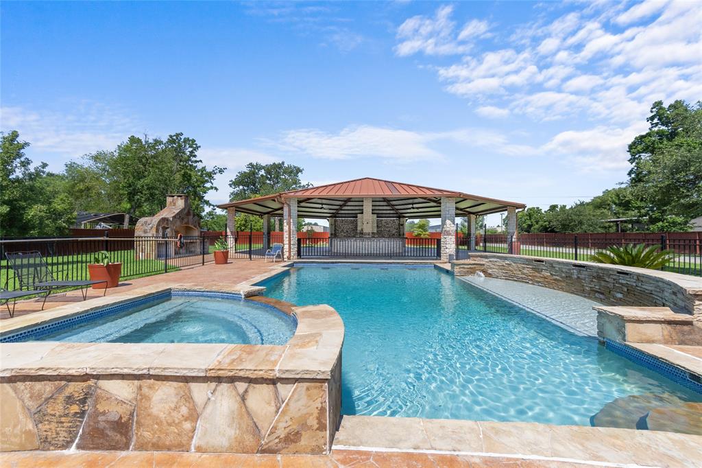13635 1 Reeveston Road, Houston, Texas 77039, 5 Bedrooms Bedrooms, 9 Rooms Rooms,3 BathroomsBathrooms,Single-family,For Sale,Reeveston,66013237